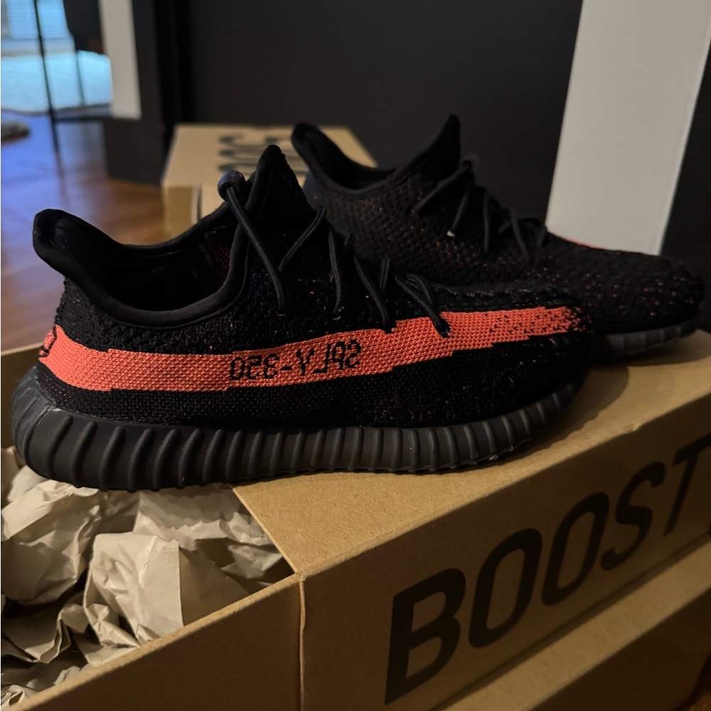 💯 Authentic The Yeezy Boost 350 V2 Size 2.5
Like New